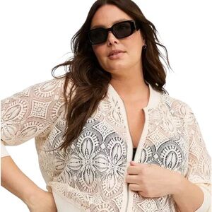 🆕 Torrid crochet zip front bomber jacket in ivory size 2-2X/18-20